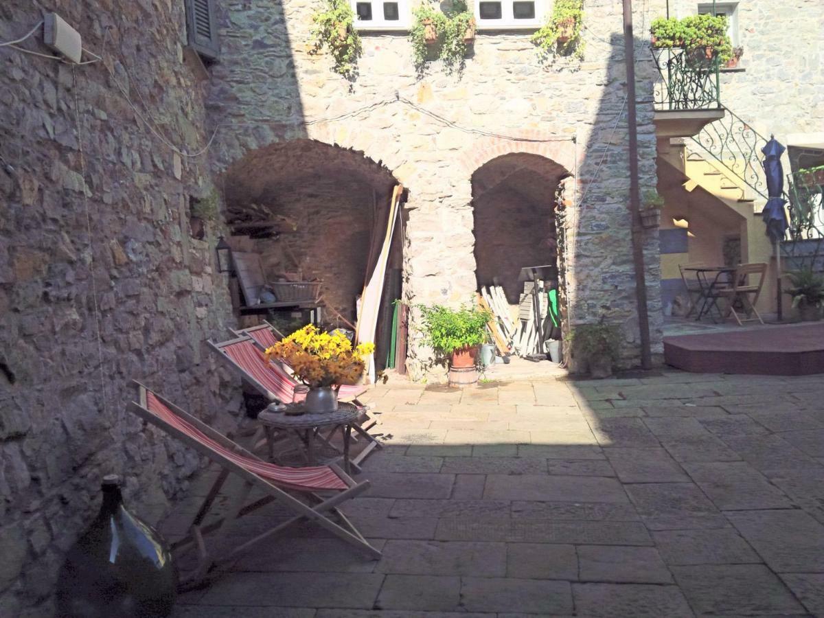 Corte Paganini * Riccò del Golfo di Spezia